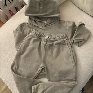 Uk Designer Brand ARNE, beige Tracksuit, Kids aged 7-8